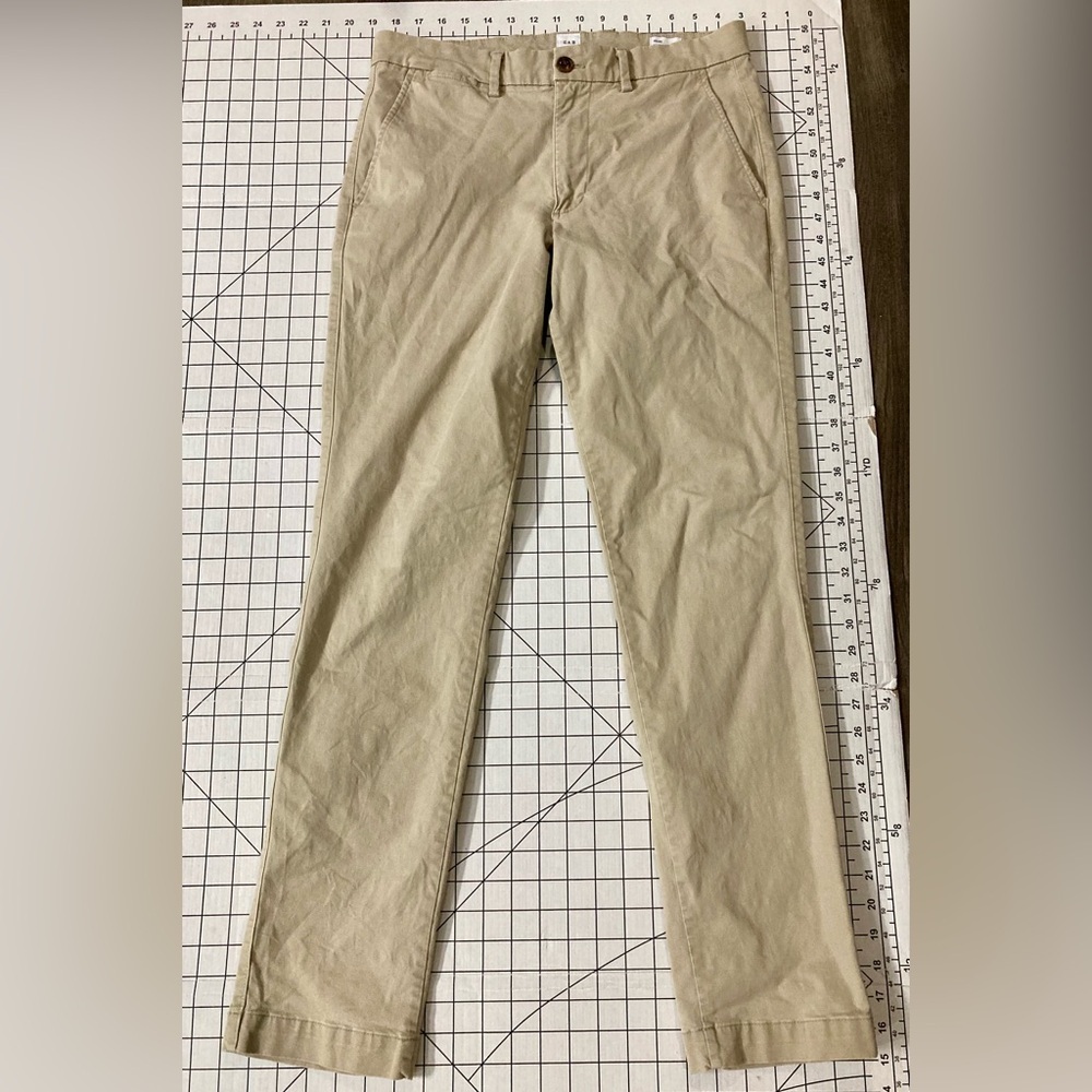 GAP Men’s Size 32/32 Tan Essential Khaki Slim Pants